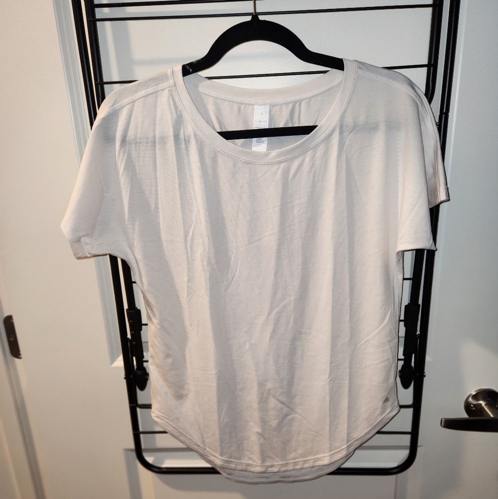 Vitality Versa Full Tee in Ash. Size small